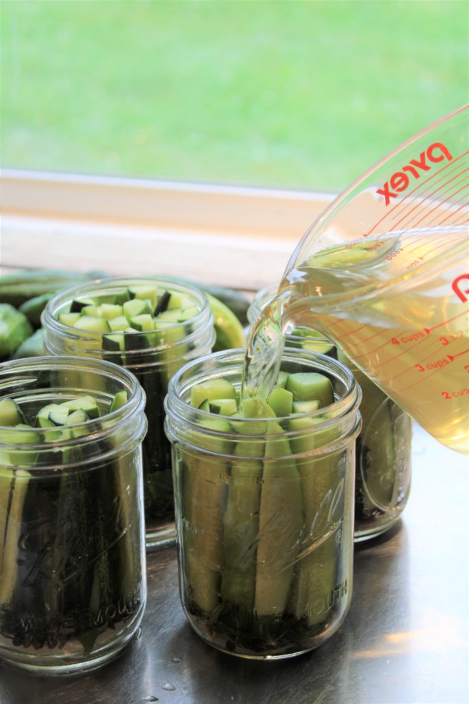 showing how to make crunchy fridge pickles