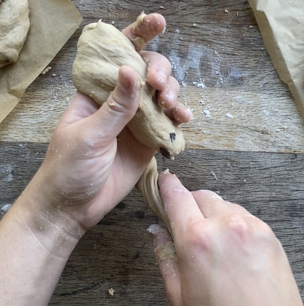 how to shape sourdough discard cinnamon raisin bagels